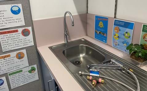 old tap that is hard to turn the water off